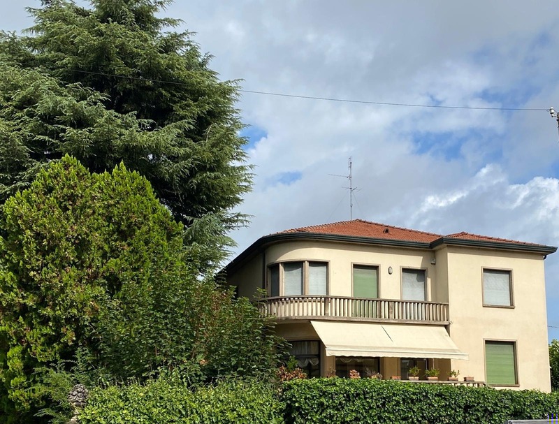 Prestigiosa villa anni '50 di 560 mq, Padova